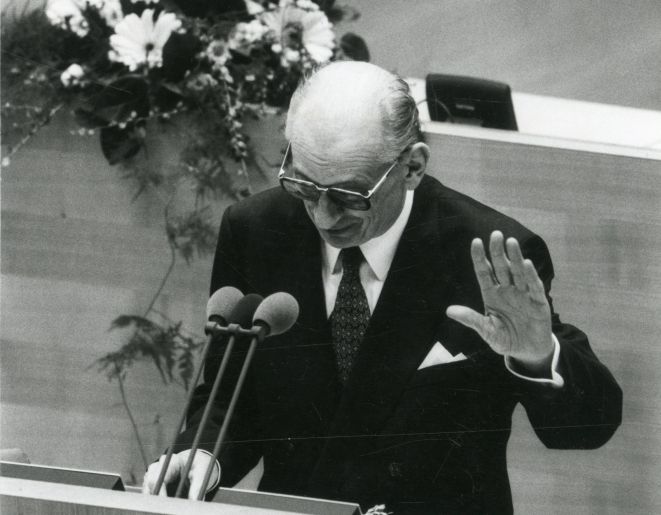 Przemówienie Ministra Spraw Zagranicznych RP, Władysława Bartoszewskiego, podczas specjalnej sesji Bundestagu i Bundesratu z okazji 50. rocznicy zakończenia II wojny światowej, Bonn, 28 kwietnia 1995. 