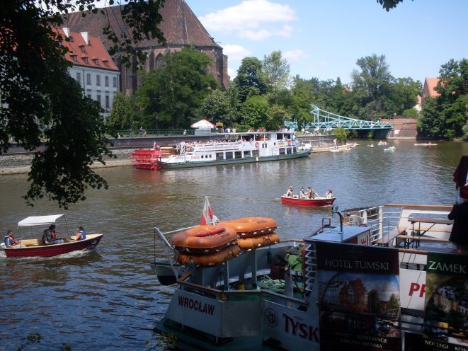Wrocław widziany z poziomu Odry ma wyjątkowy urok