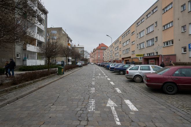 Ulica Kotlarska widok w stronę skrzyżowania z Krowią