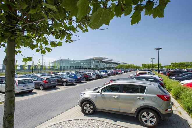 Obniżają ceny na jednym z największych wrocławskich parkingów, mat. prasowe/Port Lotniczy Wrocław
