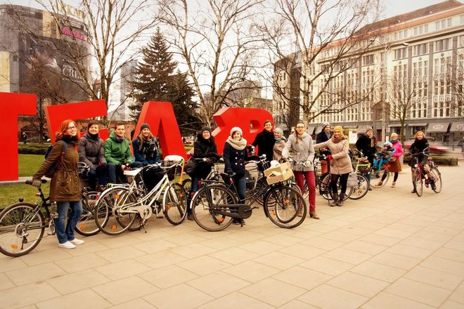 Stowarzyszenie Akcja Miasto uczci Dzień Europy przejazdem eleganckich rowerzystów