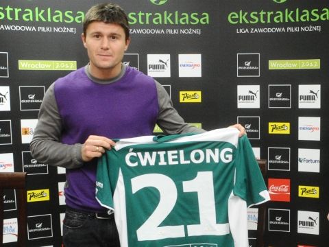 Piotr Ćwielong będzie reprezentował barwy Śląska do 2013 roku.