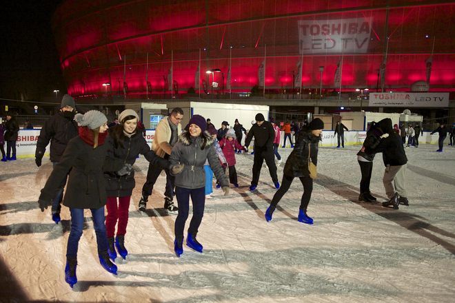 Ostatnie dni lodowiska przy stadionie. W przyszłym roku znów mamy się tam ślizgać, mat. Wrocław2012
