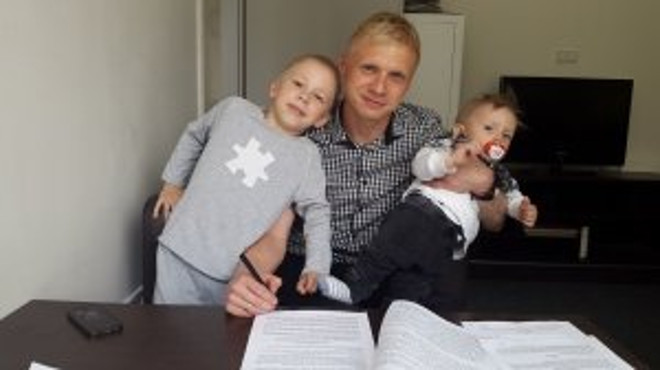Mariusz Pawelec z synami