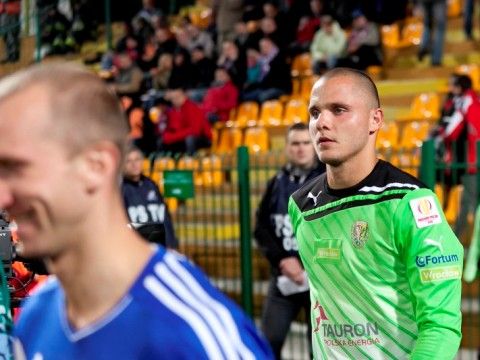Rafał Gikiewicz chce odejść ze Śląska, bo nie gra. Ale w niedzielę może dostać szansę ponownego pokazania się