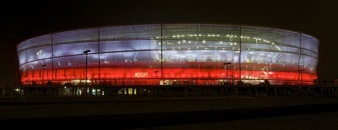 Wrocławski stadion w narodowych barwach