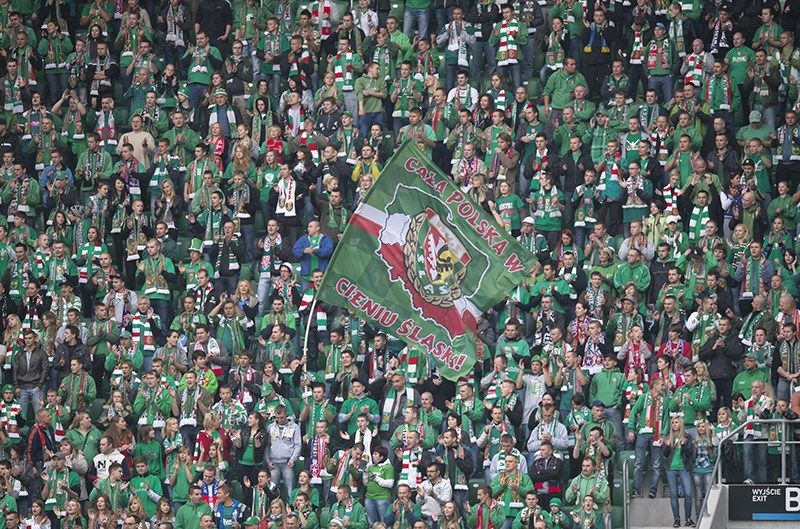 Delegatowi PZPN nie podobała się treść jednego z transparentów kibiców Śląska i groził przerwaniem meczu