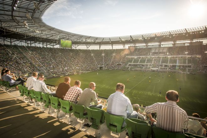 Kolejny nowy właściciel loży Super VIP na Stadionie Wrocław. Do wynajęcia zostały tylko 2 takie miejsca, mat. prasowe