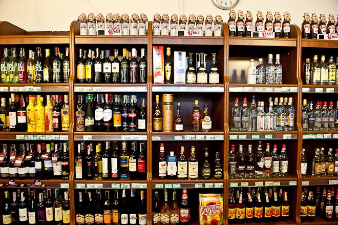 Radni zdecydowali, że w centrum Wrocławia będzie mogło być jedynie 30 sklepów z winem, wódką czy whisky