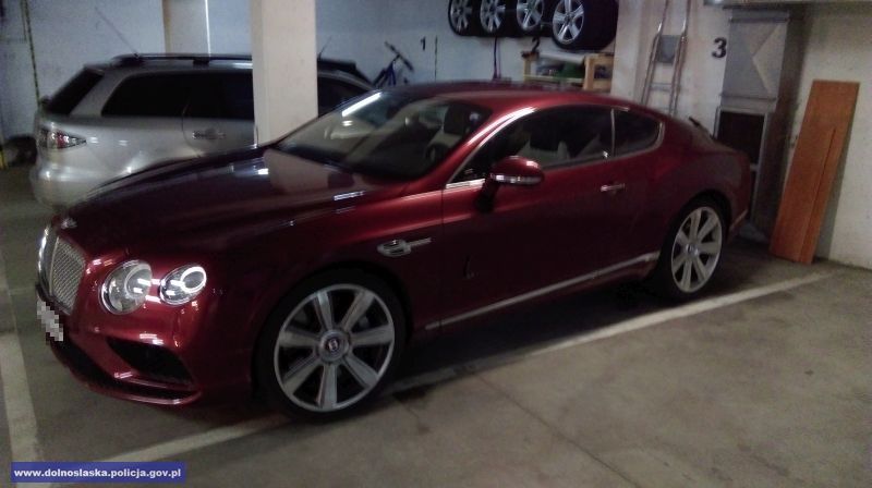 Bentley warty milion złotych w rękach wrocławskiej policji. Auto skradziono w Niemczech [FOTO], KWP we Wrocławiu