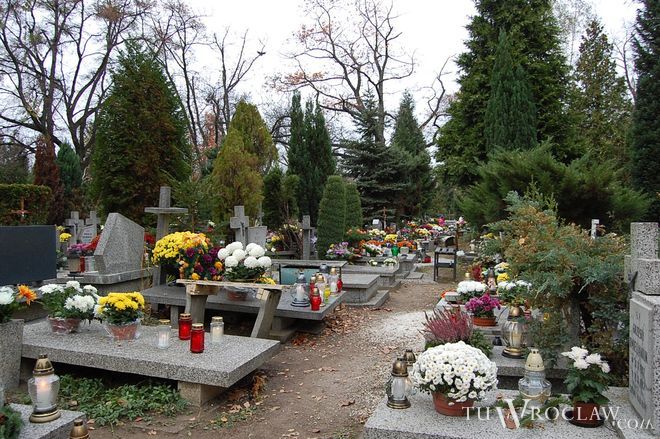 Dzień Wszystkich Świętych upłynął na wrocławskich cmentarzach spokojnie