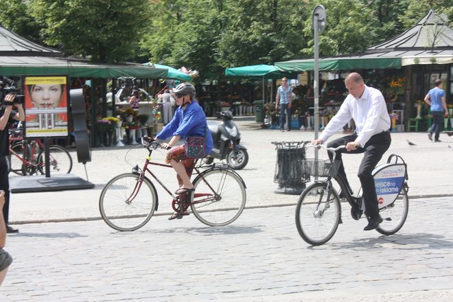 Prezydent Dutkiewicz zapewnia, że warunki korzystania z roweru miejskiego będą w 2014 roku tak samo korzystne jak obecnie