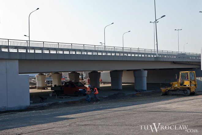 Robotnicy zakończyli już prace w rejonie zintegrowanego przystanku tramwajowo-kolejowego na ul. Lotniczej