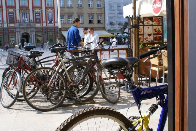 Jak jest z parkowaniem rowerów w okolicach Rynku każdy widzi.