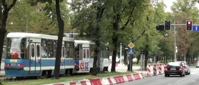 Nowe światła na Powstańców Śląskich są tak ustawione, że tramwaj zawsze trafia tu na czerwone
