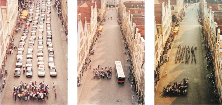 Na zdjęciu ''eksperyment'' z Munster: grupa ludzi jest taka sama, w trzech różnych przypadkach widać ile miejsca na ulicy zabierają pojazdy, którymi się poruszają.