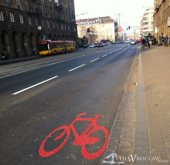 Dzięki nowym znakom kierowcy mają baczniej zwracać uwagę na rowerzystów