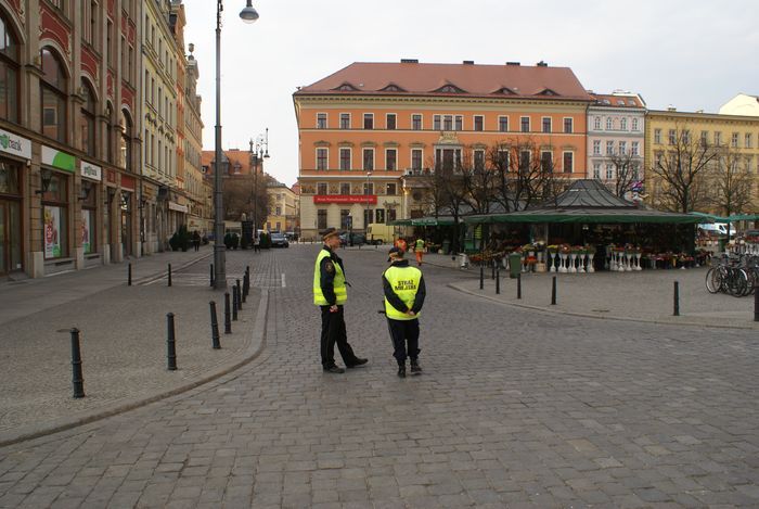 Strażnicy zatrzymali kobietę na placu Solnym