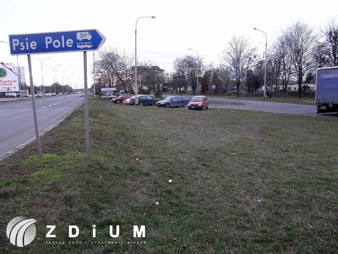 Ruszyła budowa nowego parkingu na Psim Polu. Powstanie tuż przy stacji kolejowej, ZDiUM