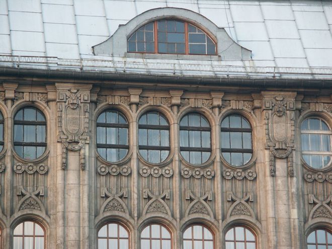 Dekoracja secesyjna budynku przy ul. Podwale.
