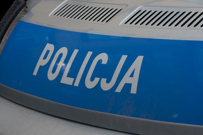 Wrocławscy policjanci zatrzymali przestępcę, który oszukał nawet tysiąc firm w całym kraju, archiwum