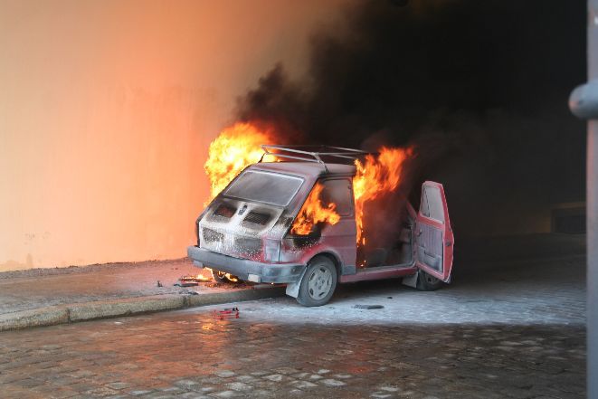 Pożar samochodu na pl. Uniwersyteckim (ZDJĘCIA), SK