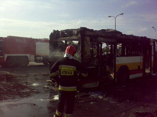 Na pętli na Psim Polu doszczętnie spalił się autobus MPK