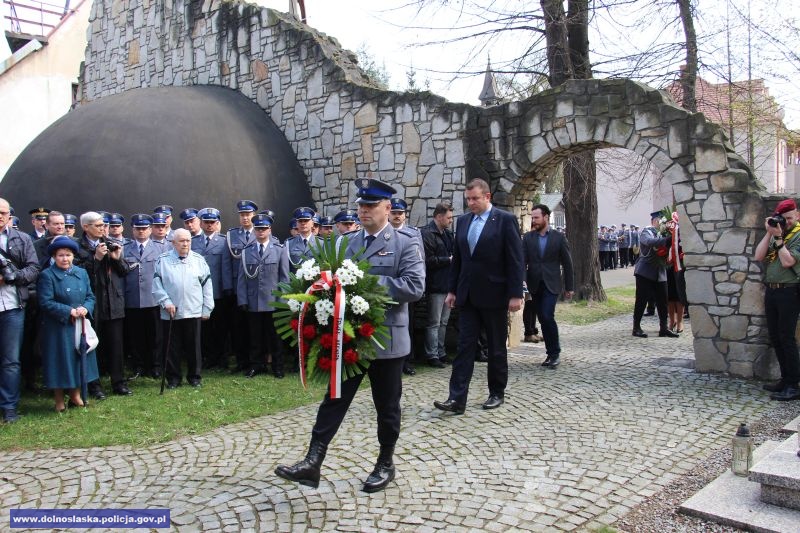 We Wrocławiu uczcili pamięć pomordowanych policjantów [FOTO], KWP we Wrocławiu