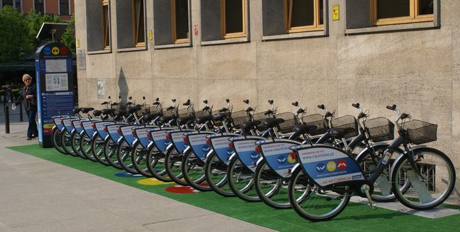 Urzędnicy sprawdzą, ile miejskich rowerów i stacji powinno pojawić się we Wrocławiu w przyszłym roku, archiwum