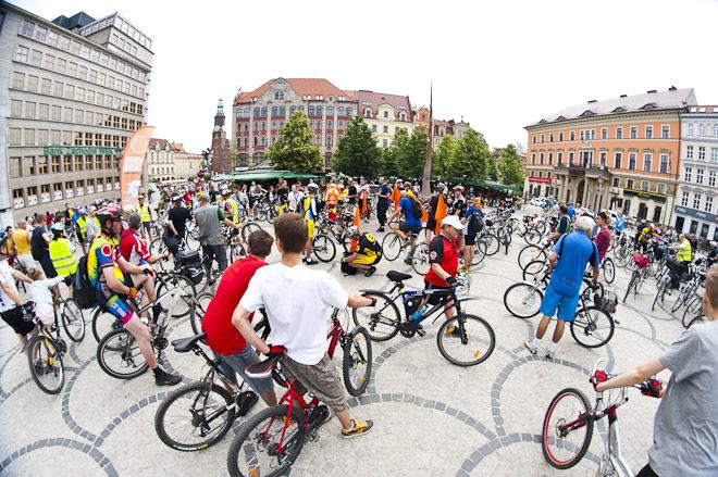 Kilka tysięcy rowerzystów przejedzie na „dwóch kółkach” przez Wrocław. Będą utrudnienia, archiwum