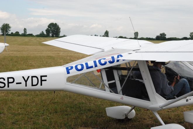 Policjanci z Wrocławia jako pierwsi w Polsce będą patrolować miasto z samolotu, UMWD