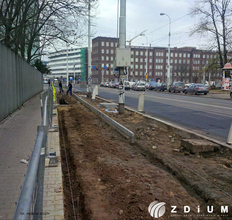 Trwa budowa drogi rowerowej na Traugutta. Wiosną będzie gotowa [FOTO], ZDiUM