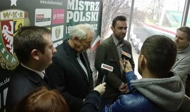Aktywiści znów domagają się sprzedaży Śląska. „Sport dla młodzieży zamiast premii dla piłkarzy”, slaskwroclaw.pl