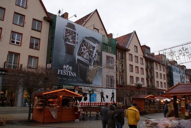 Z centrum Wrocławia mają zniknąć ogromne reklamy