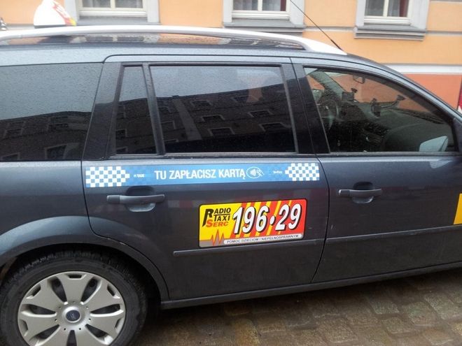 W ponad 100 taksówkach we Wrocławiu za kurs zapłacisz kartą lub telefonem, mat. prasowe