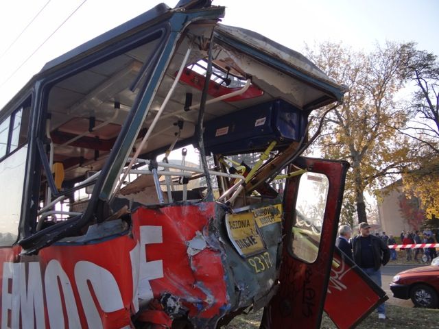 33 osoby poszkodowane w zderzeniu tramwajów na Legnickiej (zdjęcia, film), kw