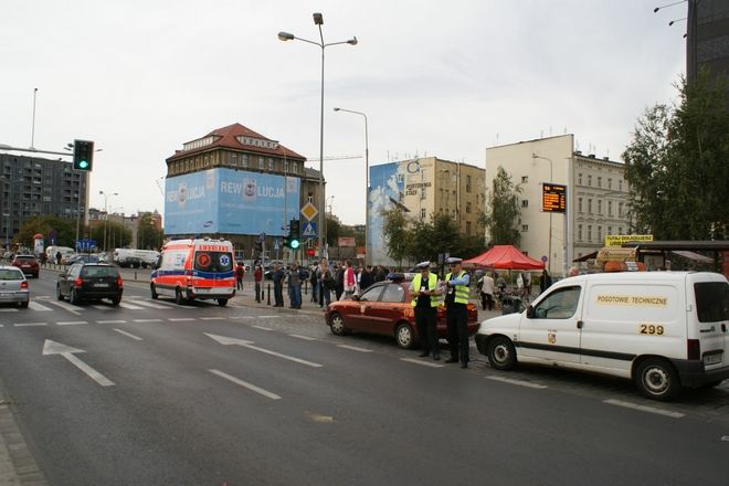 Wypadek tramwajów na placu Jana Pawła II. 1 osoba ranna, archiwum