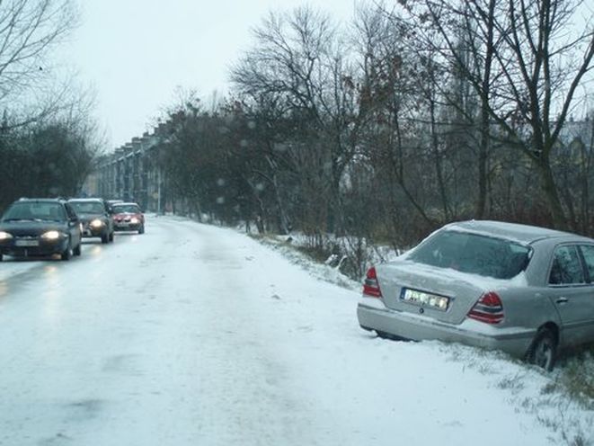 W przypadku obfitych opadów śniegu trzeba liczyć się z utrudnieniami na drodze