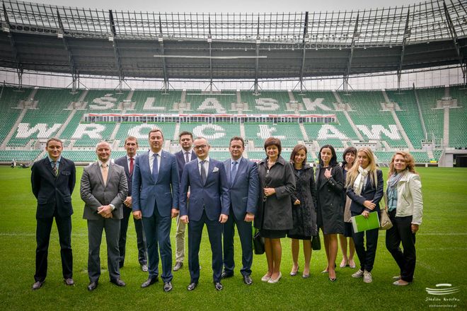 Przedstawiciele Wilna i Stadionu Wrocław w czasie wizytacji areny