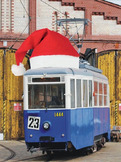 Niezwykły tramwaj przyozdobiony mikołajkową czapą wyruszy w weekend na ulice Wrocławia, mat. MPK Wrocław