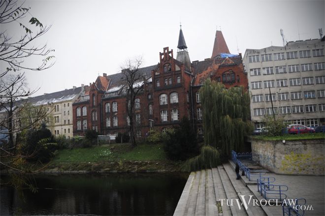 Szpital przy placu Jana Pawła II wreszcie sprzedany. Teren kupił znany wrocławski deweloper, archiwum