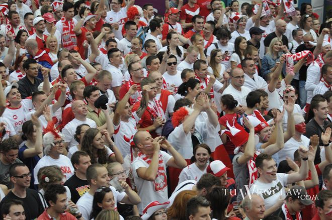 Mecz Polaków z Grekami w strefie kibica w Rynku oglądało 30 tysięcy osób