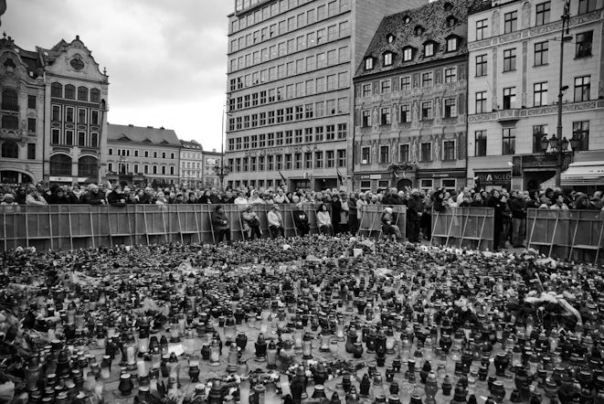 W niedzielę uczczą pamięć ofiar katastrofy smoleńskiej. Przez Wrocław przejdzie marsz, archiwum