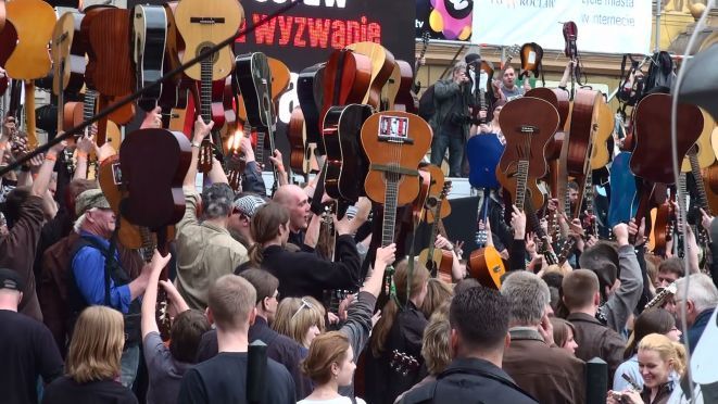 We wtorek 1 maja na wrocławskich Rynku po raz kolejny gitarzyści spróbują pobić gitarowy rekord Guinnessa