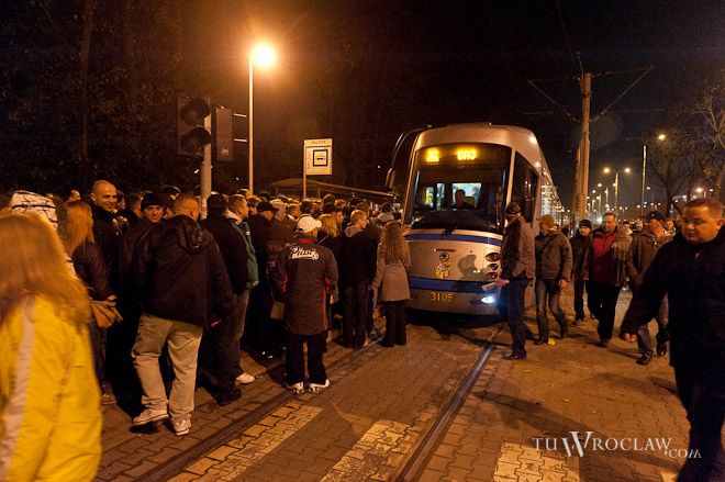 Dodatkowe autobusy i tramwaje dowiozą kibiców na mecz Śląska z Legią
