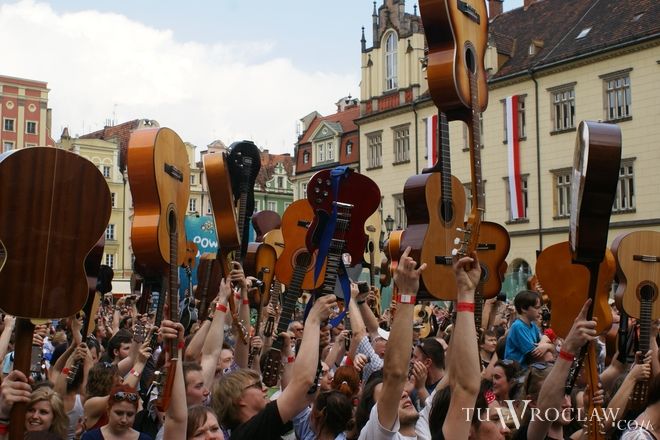 W Rynku wspólnie zagrało ponad 7 tys. gitarzystów