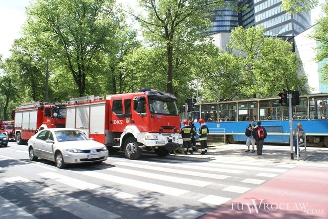 Wypadek tramwaju i ciężarówki w centrum Wrocławia. Poszkodowany motorniczy, archiwum