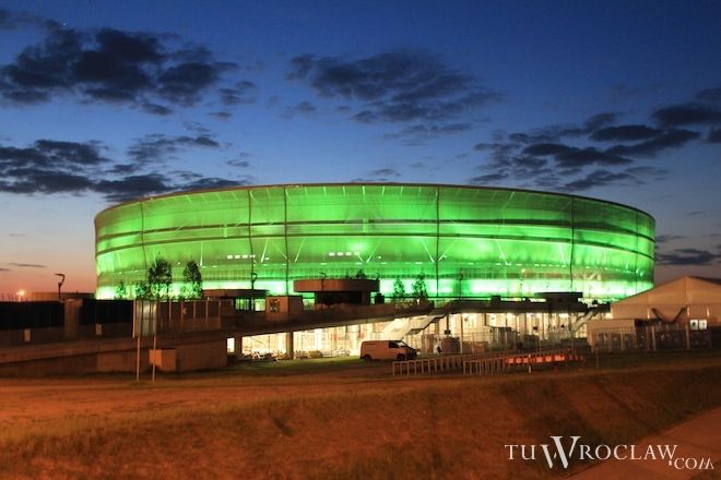 Wrocławski stadion zamieni się w największą flagę Polski, archiwum