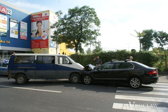Zła informacja dla kierowców we Wrocławiu. Duże podwyżki ubezpieczeń OC samochodów, archiwum