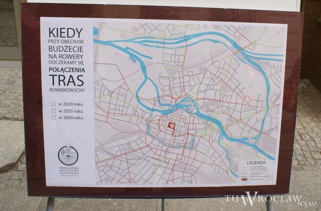 Kwiaty, mapy i rowery, czyli wrocławscy rowerzyści z wizytą u prezydenta miasta, tm